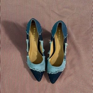 Denim pointy toed pumps